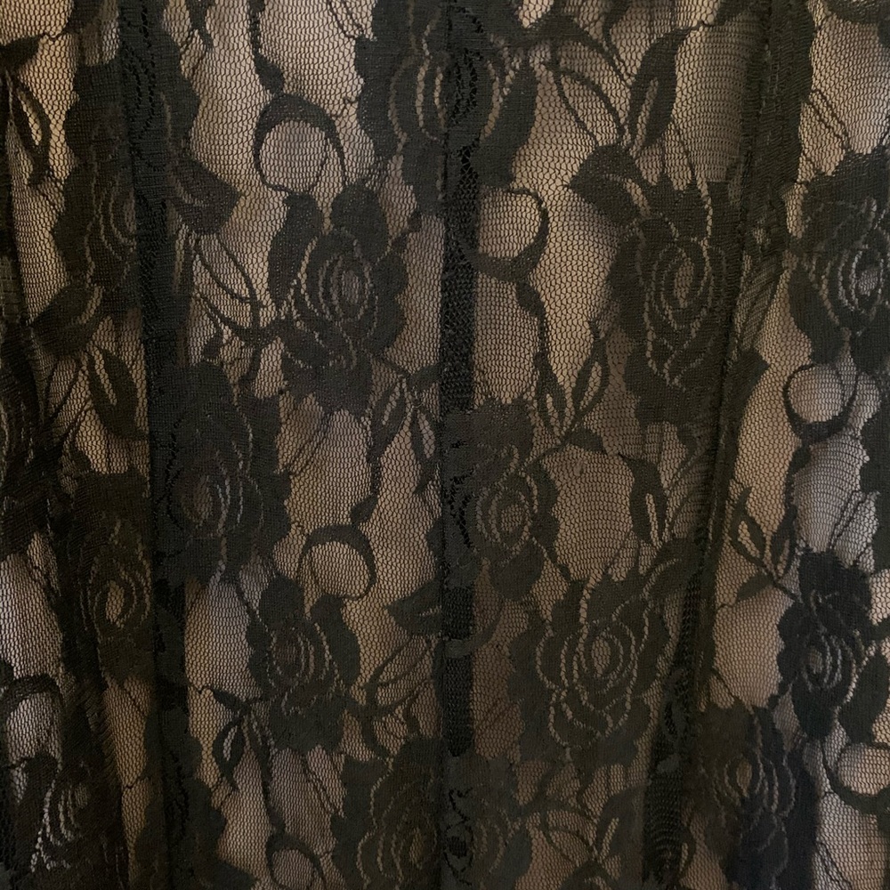 Lace dress - Picture 3 of 3